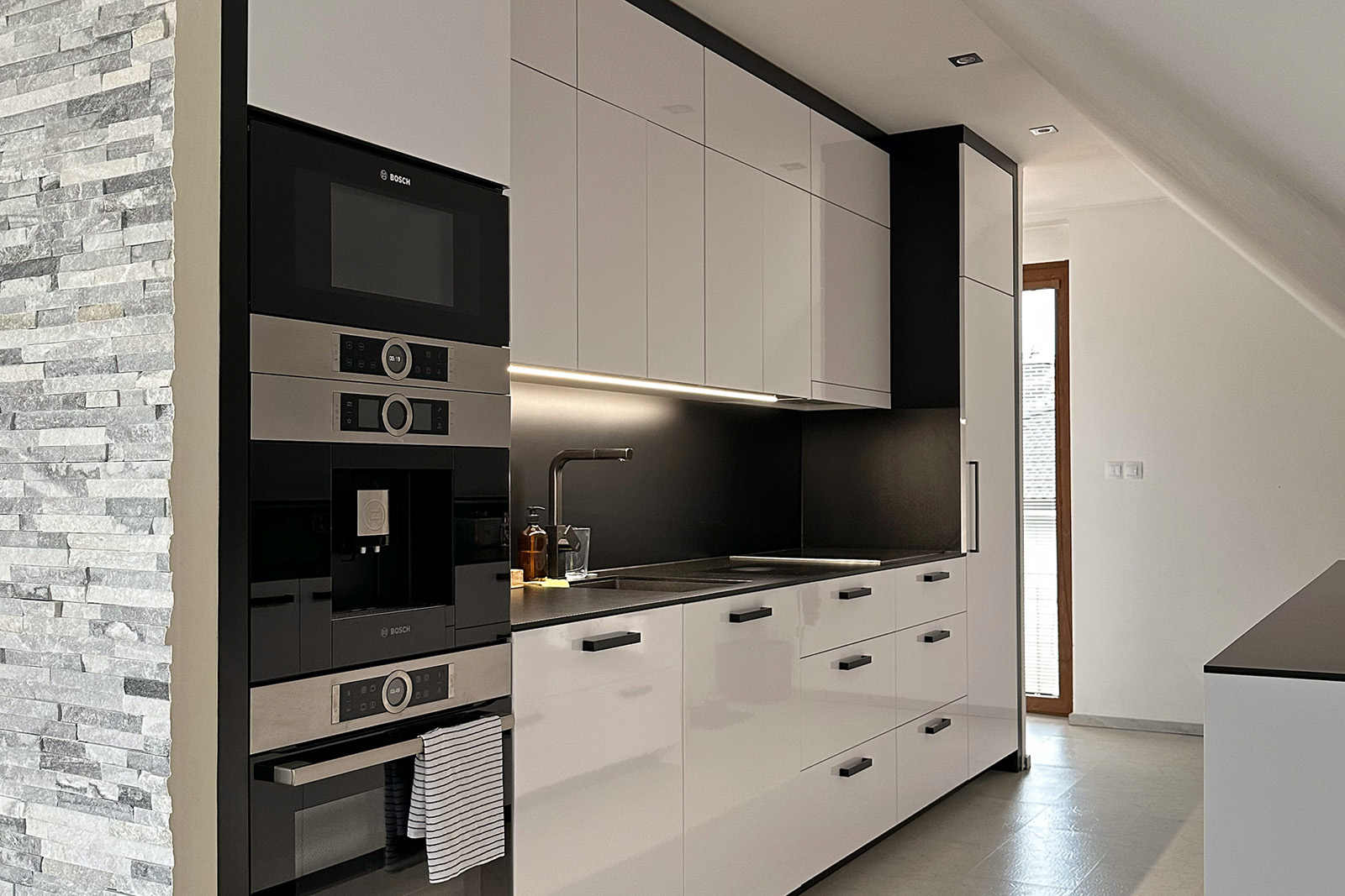 Realizace moderní kuchyně na míru